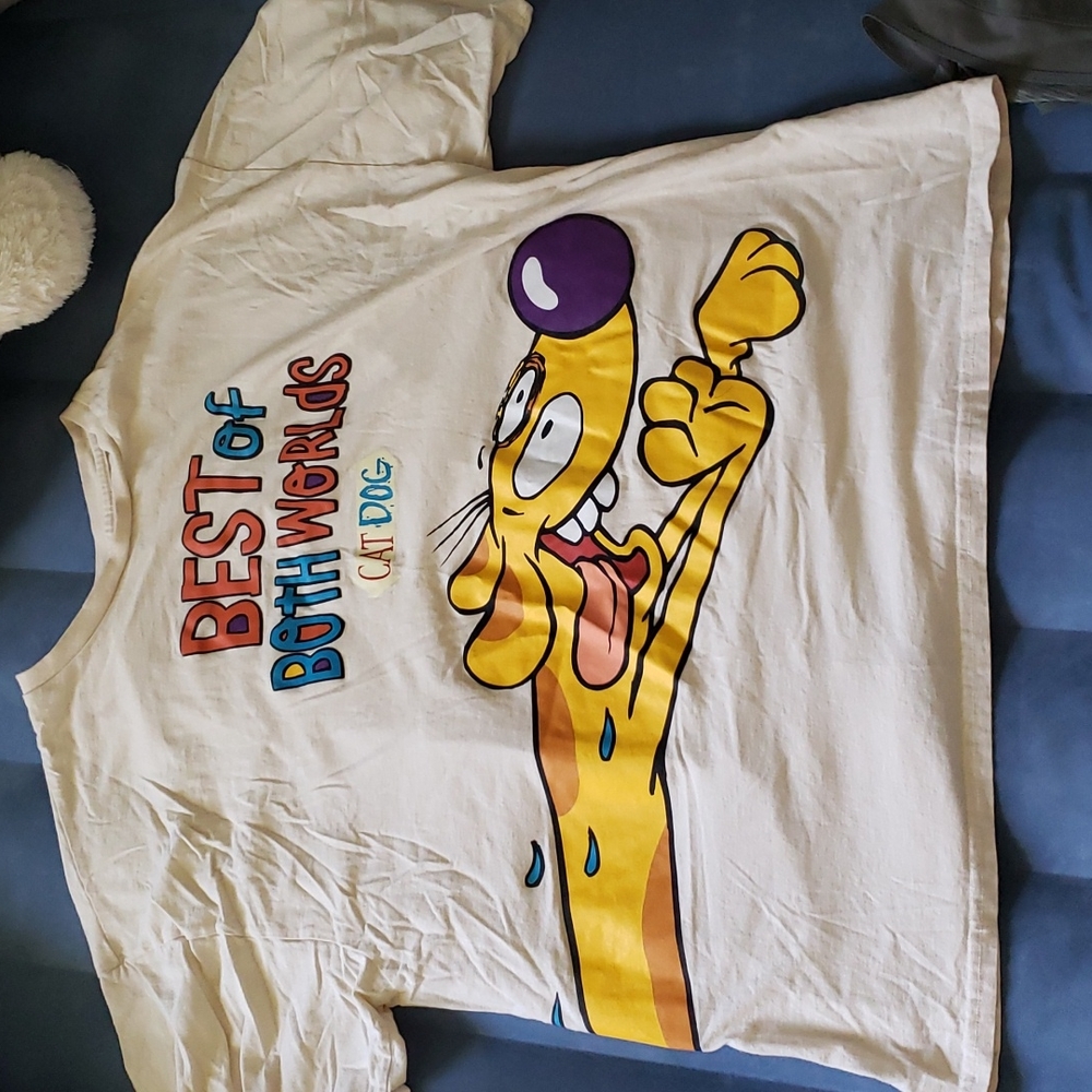 Oversized yellow Nickelodeon graphic XL t-shirt. Worn a few times.